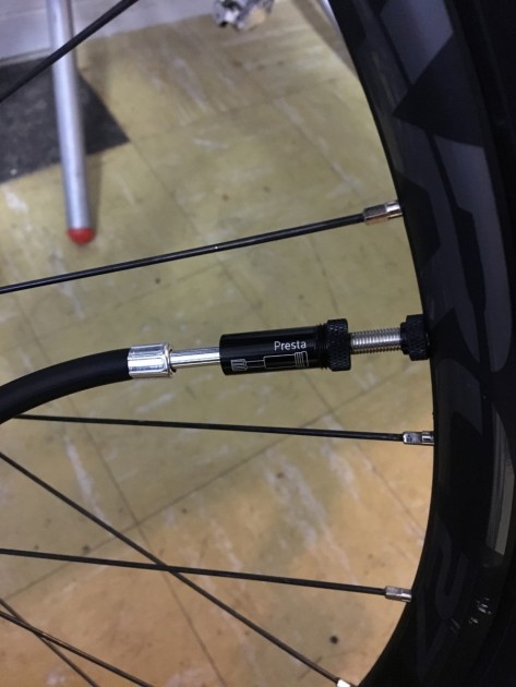 topeak racerocket hp - the racerocket has a flex hose with a unique smarthead valve...