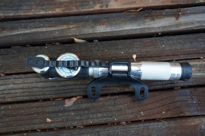 crankbrothers sterling sg - the dust cap on the sterling sg frame mount.