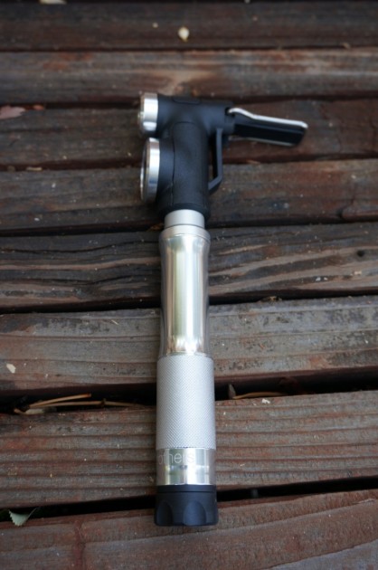 crankbrothers sterling sg - the sterling sg has an integrated pump head with a locking lever....