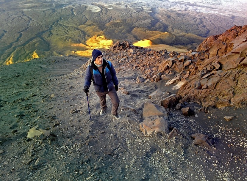 arc&#039;teryx rho ar - ross robinson in the rho ar from arc&#039;teryx, heading up the iconic el...