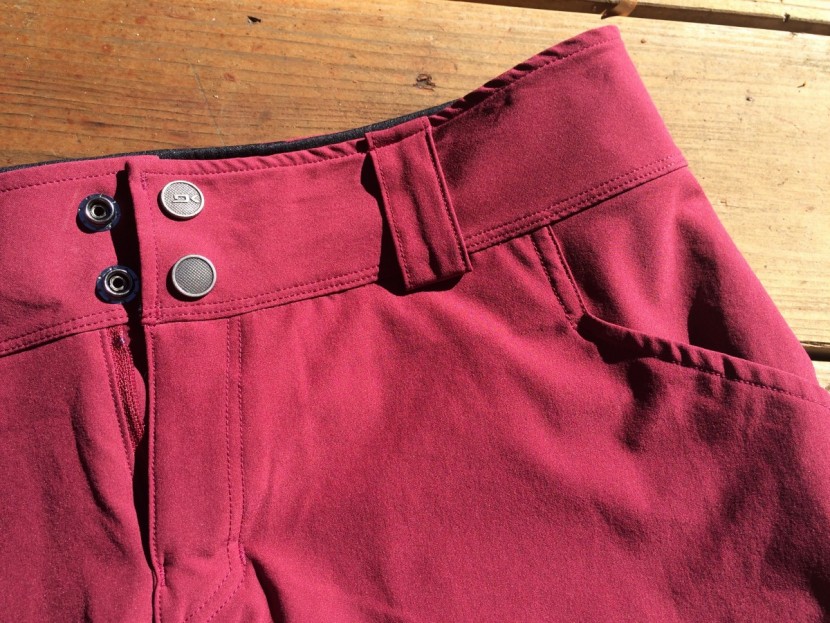 dakine cadence - belt loops for an additional waist adjustment option