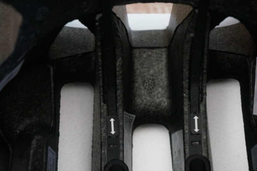 poc octal aero - the fore and aft adjustment mechanism on the poc octal aero.