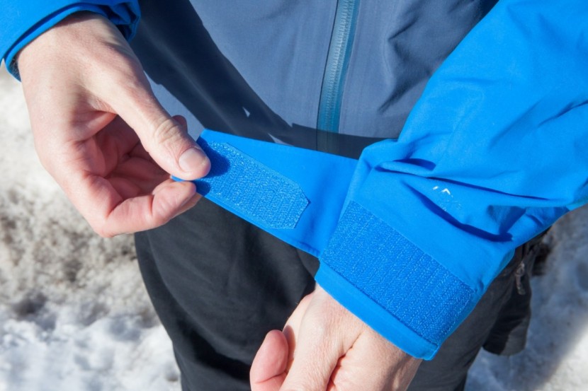 the north face free thinker - while the overly large velcro tabs on the wrists of this jacket...