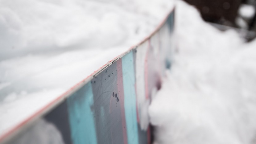 burton custom flying v - highlighting the base and edge of the custom flying v.