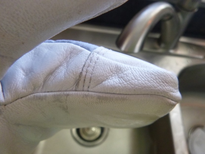 hestra heli three-finger for women - here we see where water leakage occurred during our dunk tests.