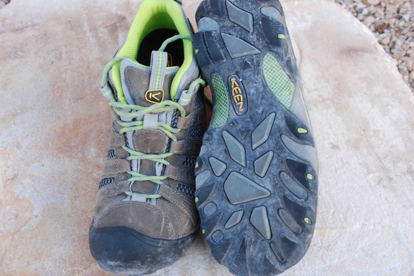 keen voyageur for women - this classic hiking shoe has some great features, like a breathable...