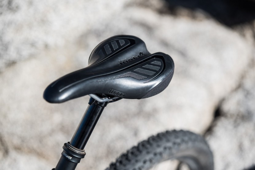 pivot mach 429 trail x01 eagle 2017 - that wide and cushy saddle blocked easy access to the back of the...