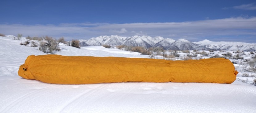 brooks-range drift -10 - vertical baffles house 36oz 850 fill down. small gates of netting...