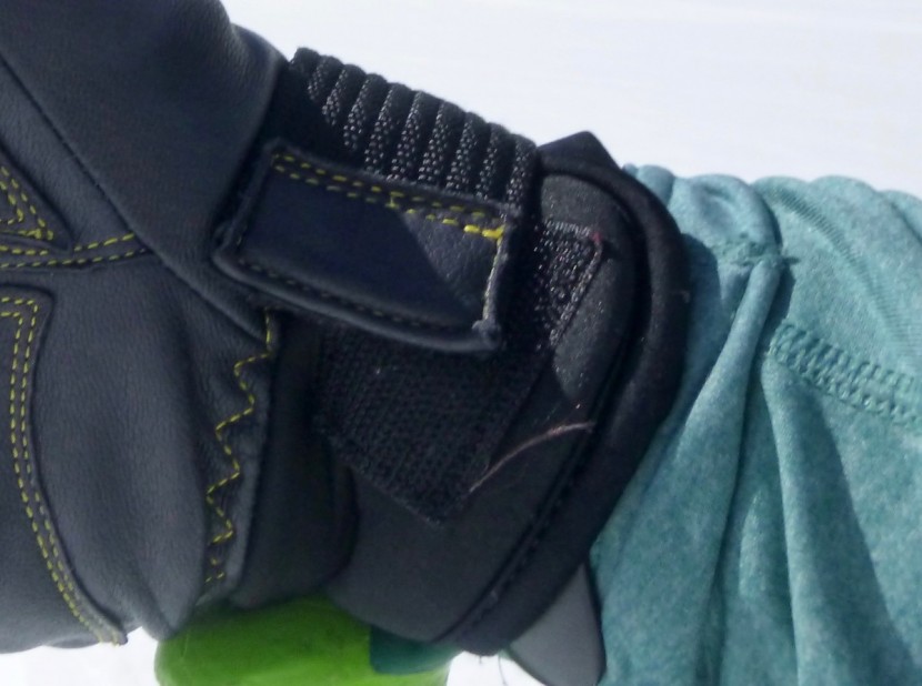 hestra vertical cut freeride - one of our favorite features of this glove is the low-profile...