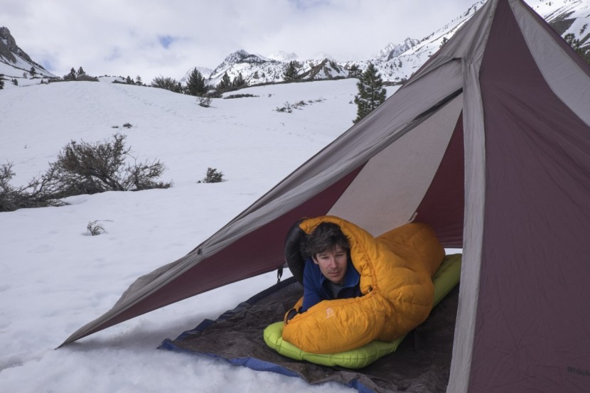 brooks-range drift -10 - it&#039;s easy to sleep in with the comfortably wide cut of this bag...