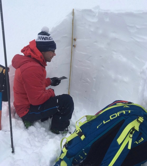 outdoor research illuminator sensor - one of the more versatile models in the review, this is a great...