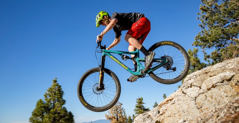 santa cruz bronson x01 eagle 2017 - the bronson&#039;s burly 150mm suspension stands up in technical terrain.