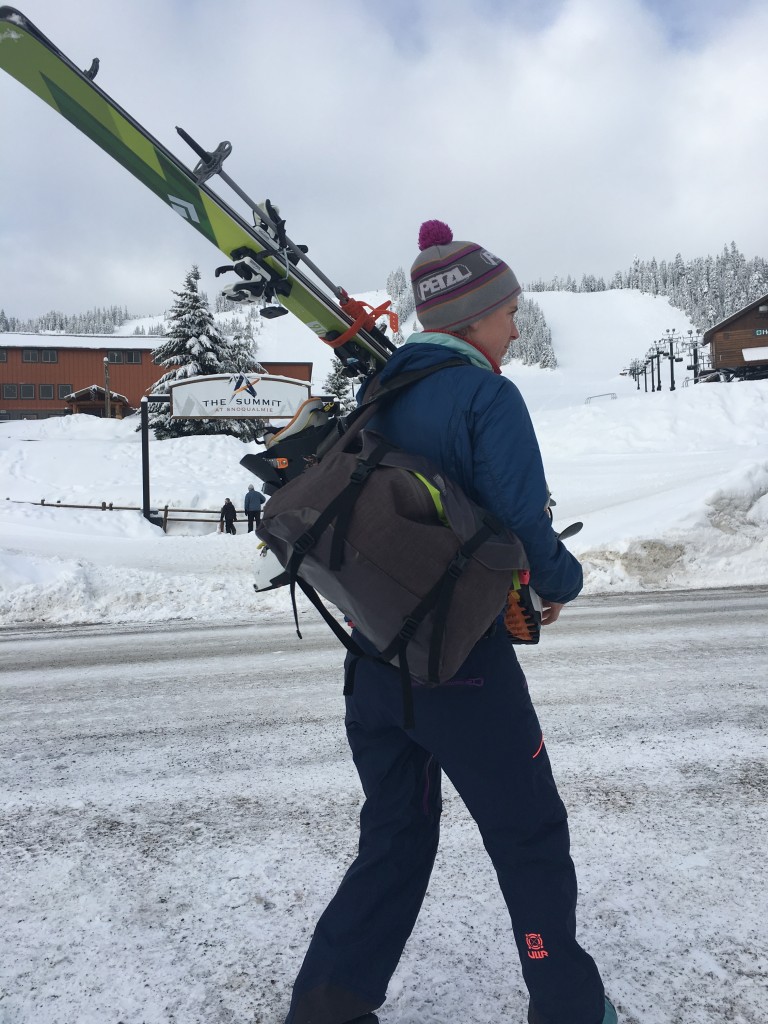 Outdoor research shop messenger bag