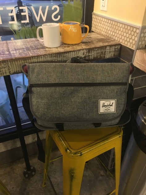 herschel supply pop quiz - the pop quiz messenger bag is stylish and fun.