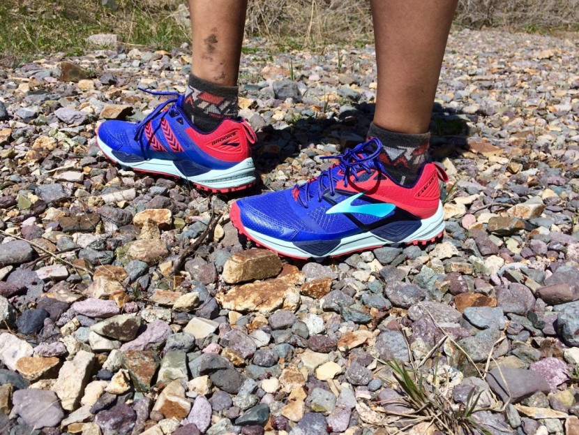 brooks cascadia 12 for women - the cascadia 12 is a traditional trail runner with a higher heel-toe...