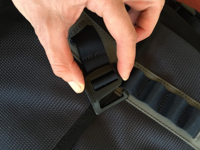 timbuk2 command messenger - the command messenger bag&#039;s buckles are not very adjustable and...