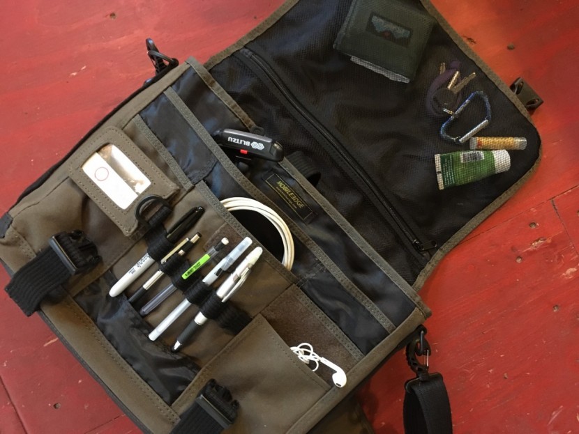 mobile edge eco - the eco messenger bag, a model of organizational features.