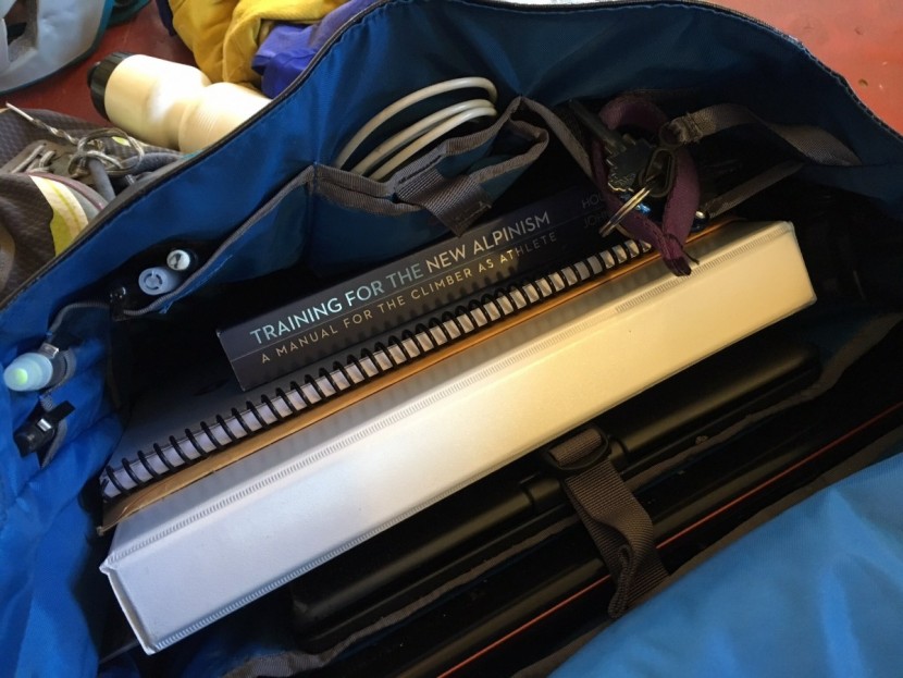 patagonia black hole 24l - the black hole messenger bag has a simple and secure setup for...