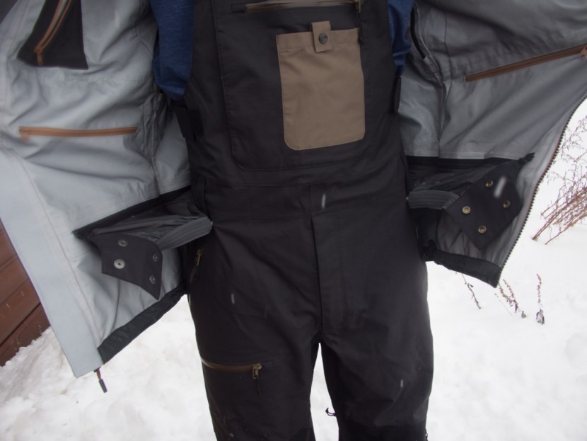 flylow gear quantum pro - the flylow quantum snapped to the matching flylow gear baker bibs...