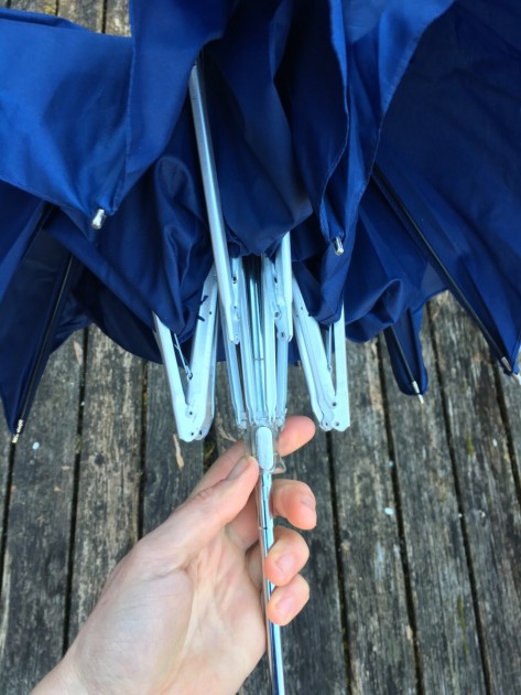 senz smart s - the smart s umbrella has some sharp edges and joints that pinch.