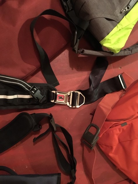 timbuk2 command messenger - the types of adjustable buckles featured in this review.