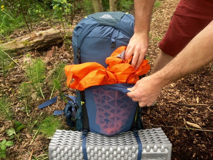 gregory paragon 68 - the paragon features a stretchy mesh beavertail style pocket that is...