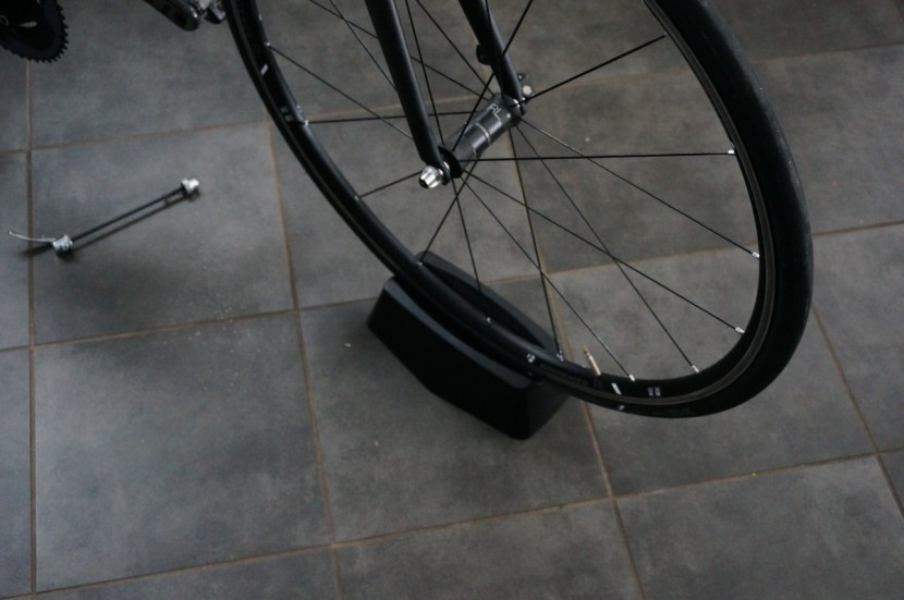 wahoo fitness kickr snap - the kickr snap comes with a nice wheel block for stability and a...