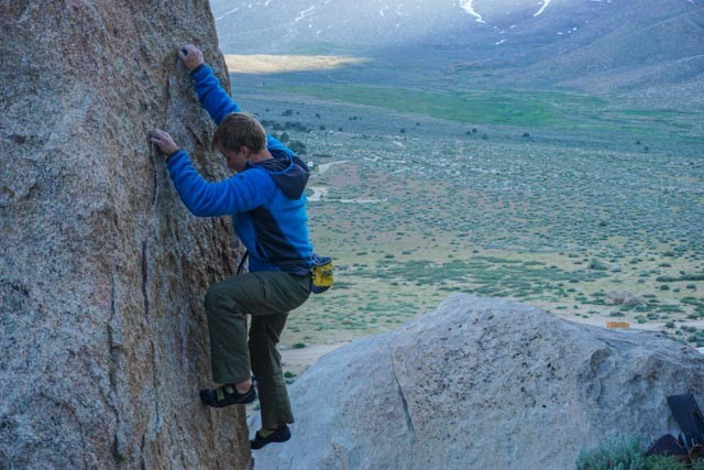 mountain hardwear monkey man grid ii hooded - this fleece moves and breathes well during and evening bouldering...