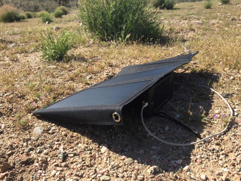 outad foldable power 7w - here, the outad slowly charges an iphone 5 in full sun conditions...