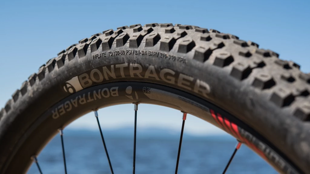 trek fuel ex 7 29 2017 trail mountain bike review - bontrager xr3 tires mounted front and rear discourage rowdy behavior.