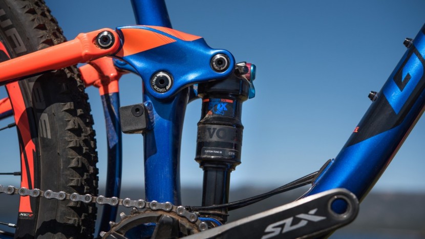 giant anthem 2 2017 - a fox performance evol rear shock performs in a predictable manner...