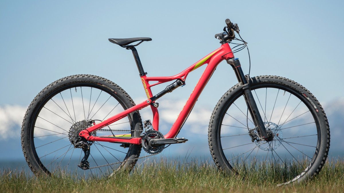 Specialized Camber Comp 29 2017 Review (An eye-catcher, the Camber's dialed geometry makes for a fun cross country style ride.)
