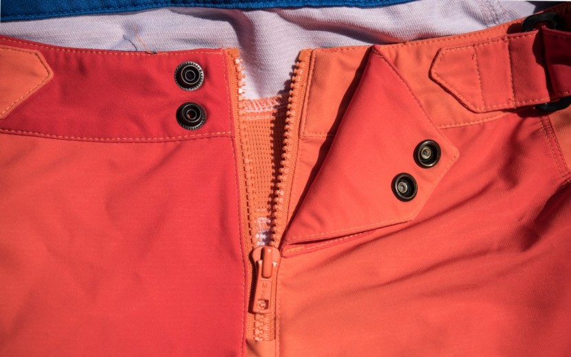 100% airmatic all mountain - the double snap closure on the airmatic is a nice feature.