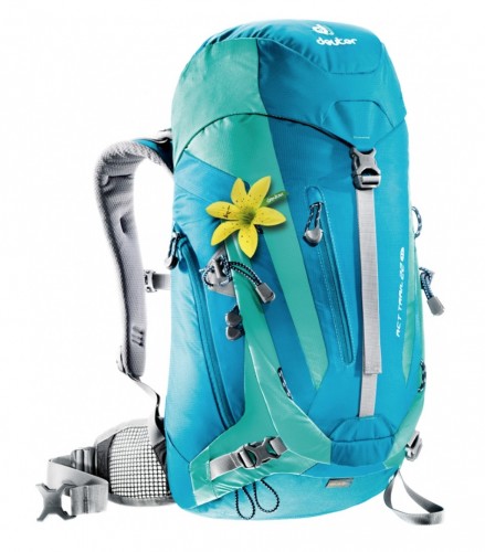 deuter act trail 22 daypack women review