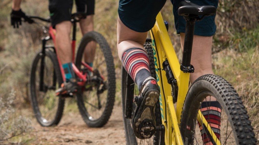 shimano m530 spd - a tester stomping on the shimano m530&#039;s.