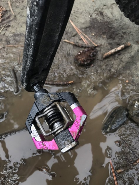 crankbrothers candy 7 - the candy&#039;s open body and chamfered edges provide just enough...