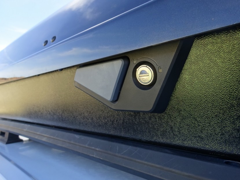 yakima showcase 15 - we didn&#039;t prefer the hard-to-press button of the showcase.