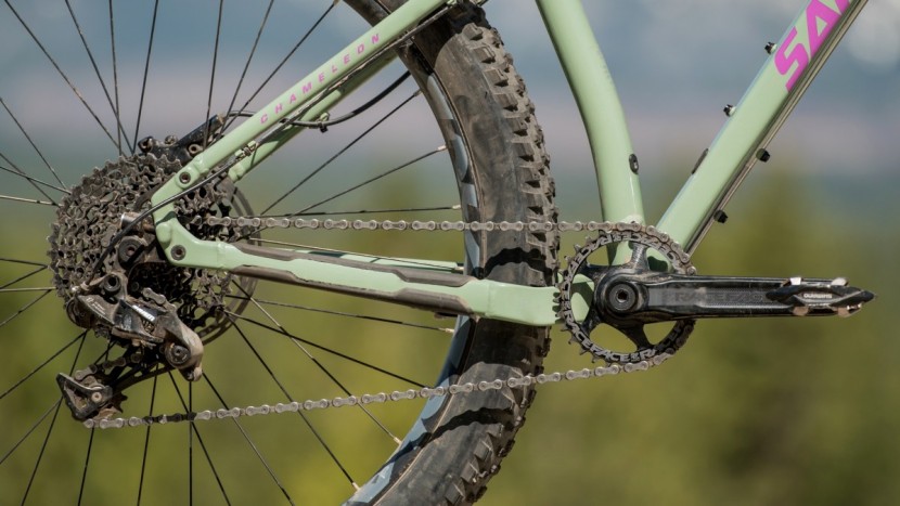 santa cruz chameleon r1+ - the sram nx 1x11 drivetrain is effective and reliable.