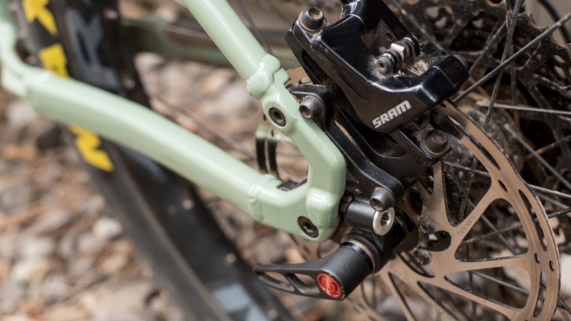 santa cruz chameleon r1+ - adjustable dropouts allow riders to select from &quot;long&quot; and &quot;short&quot;...