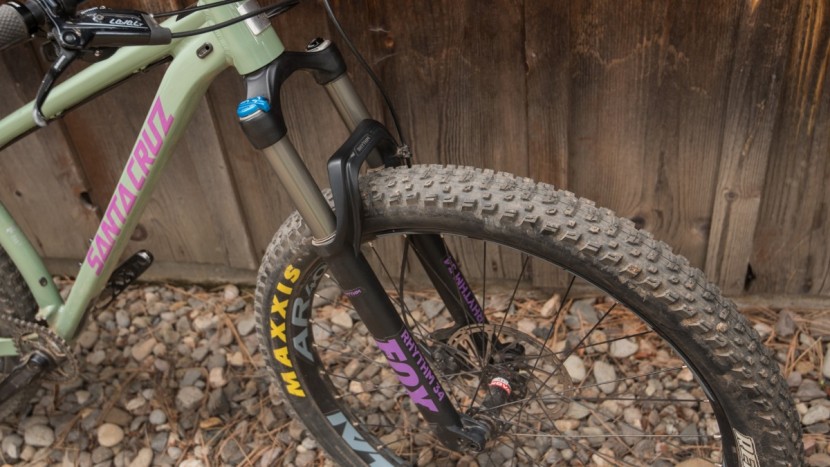 santa cruz chameleon r1+ - the fox rhythm 34 was our favorite fork in our test class.