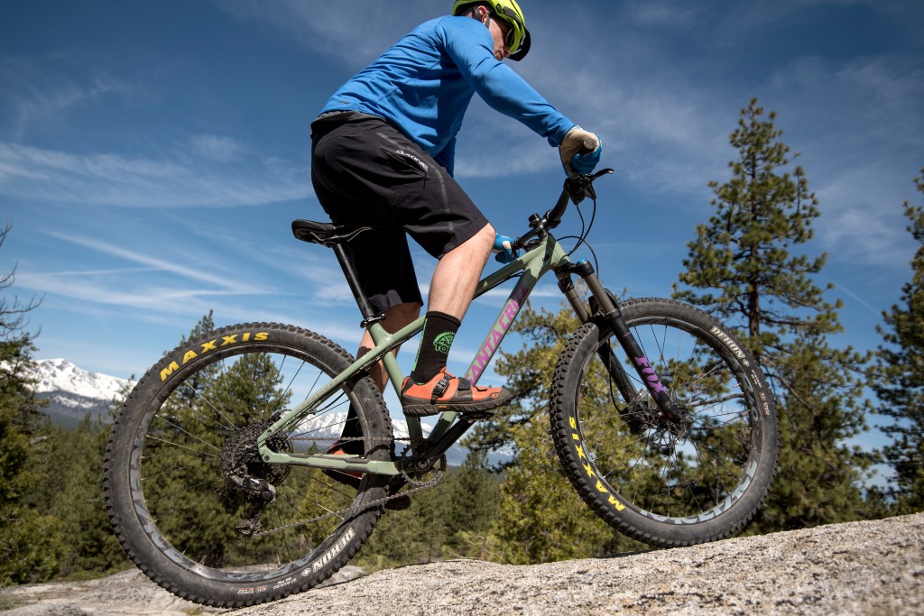 santa cruz chameleon r1+ - riders are required to pay attention during climbing with regards to...