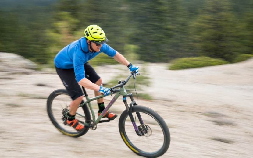 santa cruz chameleon r1+ - high speeds can feel a bit squirrely aboard the santa cruz.