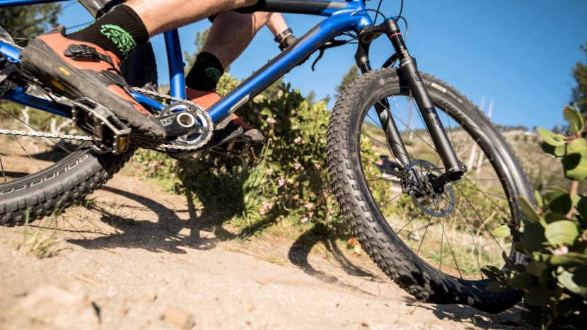 specialized fuse expert 6fattie 2017 - portly 3-inch tires provide excellent traction while easing the...
