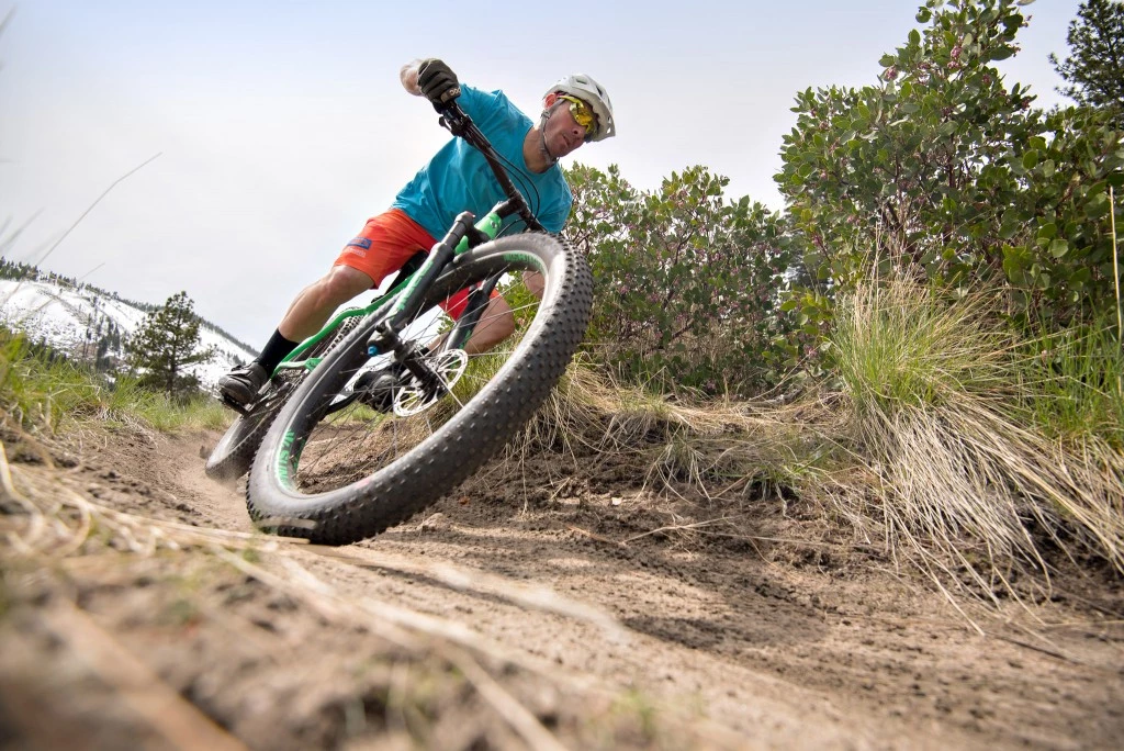 trek stache 7 2017 trail mountain bike review - bontrager chupacabra 29x3.0 tires offer plenty of surface area to...