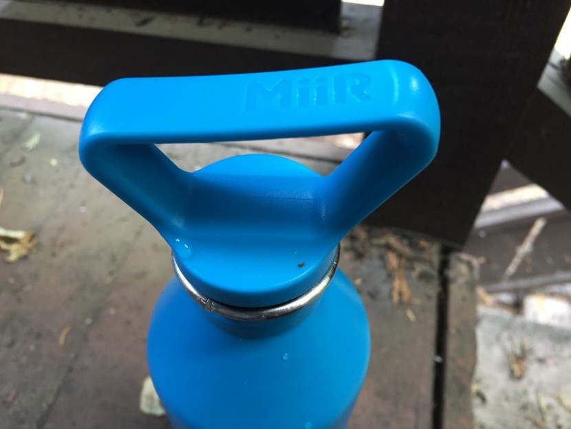 miir slate 27 - the large, triangular carrying handle gives the miir a unique look...