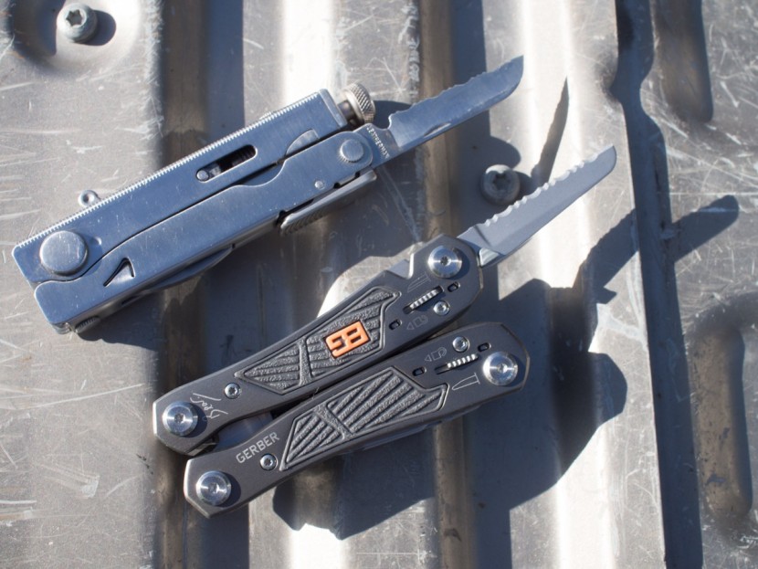 leatherman crunch - the blade of the leatherman crunch, on top, opens from within the...