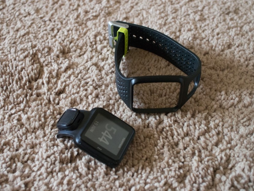 tomtom runner - the interesting, modular design of the band and bits of the runner...