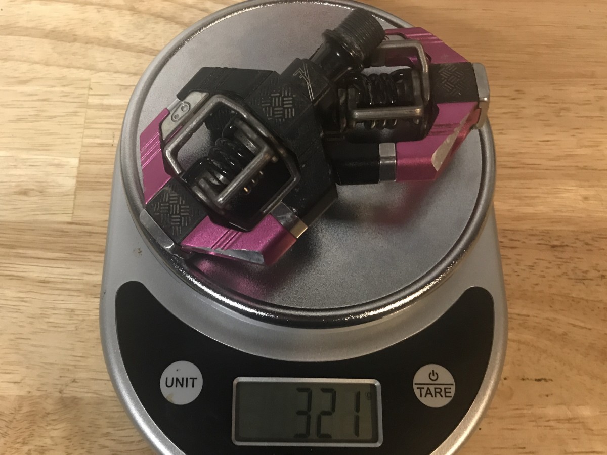 Crankbrothers Candy 7 Review (Even after a good scrubbing, they're holding an extra gram of dirt.)
