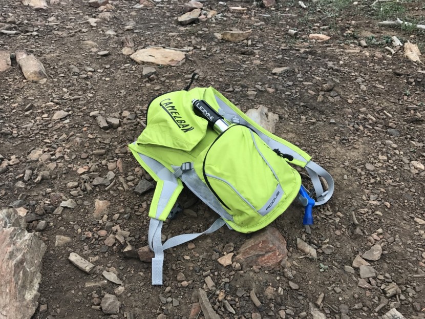 camelbak rogue - the rogue keeps the few trails items you need organized without many...