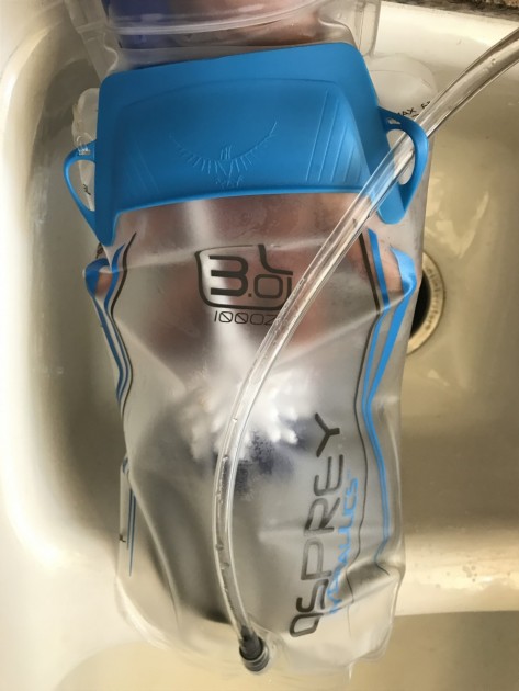 osprey raptor 10 - no problem to clean this bladder with its large opening.